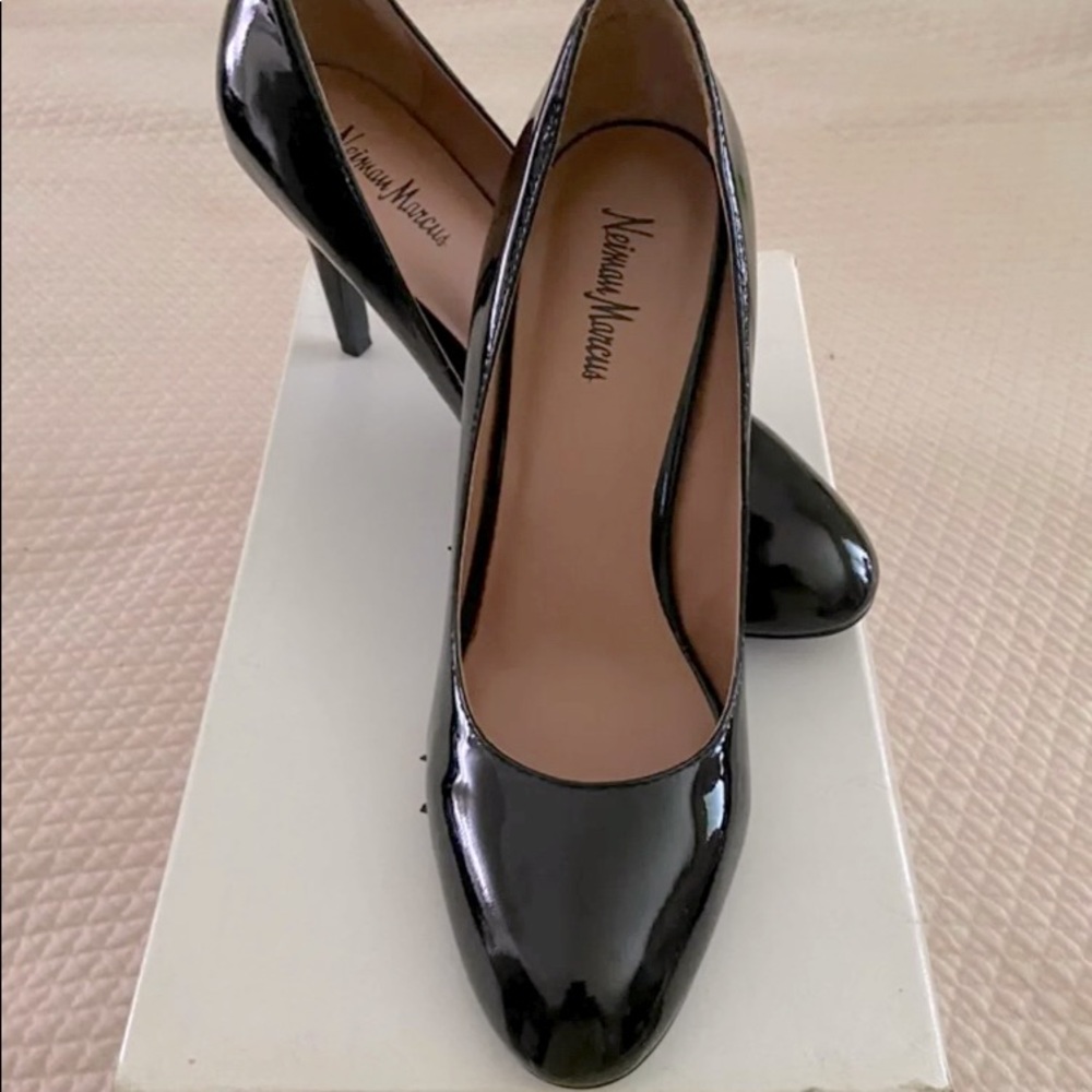 Neiman Marcus patent leather pumps EUC